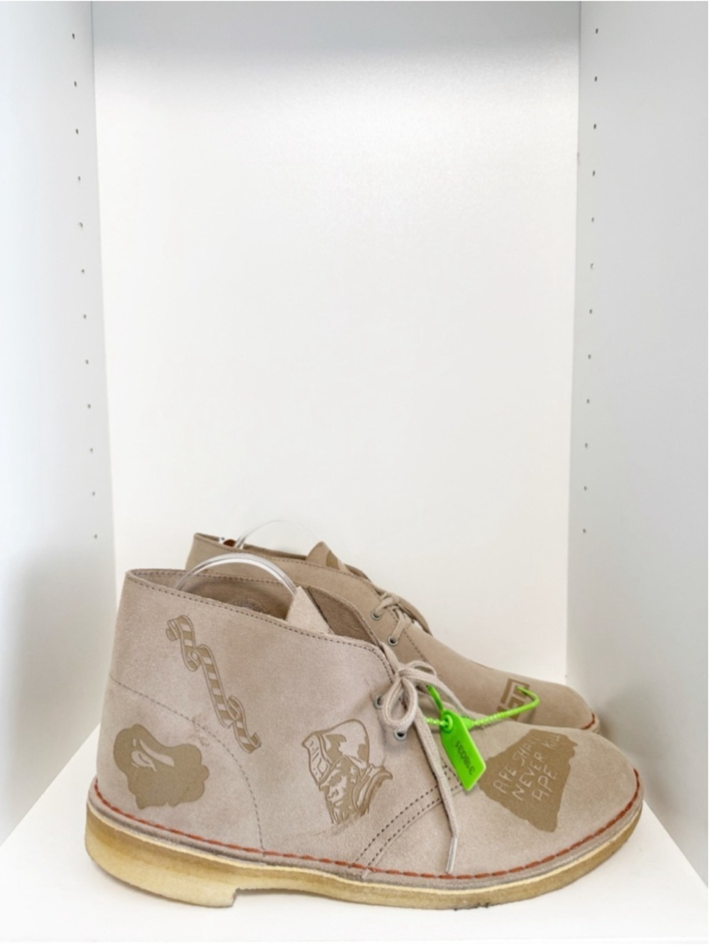 A Bathing Ape x Clarks Desert Boot
Bape Grey Embossed size 9.5 - Picture 3 of 11